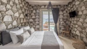 Letto o letti in una camera di Thea Sunset Suites