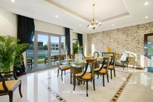 Fotografie z fotogalerie ubytování Manzil - Ultra Luxury 5BR Villa with Pool and Beach Access in Palm Jumeirah v Dubaji