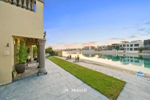 Mynd úr myndasafni af Manzil - Ultra Luxury 5BR Villa with Pool and Beach Access in Palm Jumeirah í Dúbaí
