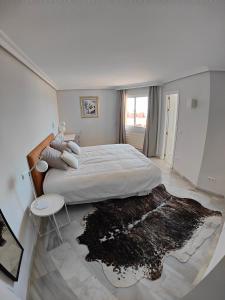 Posteľ alebo postele v izbe v ubytovaní La Reserva de Marbella Penthouse