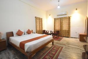Voodi või voodid majutusasutuse Satyam Palace Resort toas