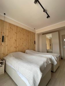 a bedroom with a white bed and a mirror at Baytur Trea in Bosteri