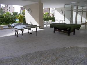 Stolní tenis v ubytování CAPRI-TURIS Luxe Apartamentos nebo okolí