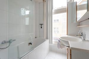 Koupelna v ubytování Zandvoort Zenith - Beautiful Apartment + 32 fotografií