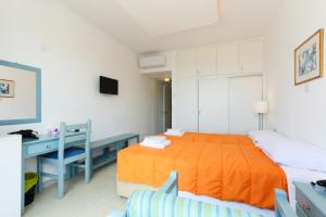 Postel nebo postele na pokoji v ubytování Axiothea Hotel