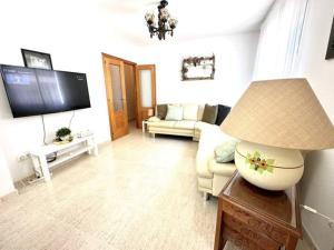 Televízia a/alebo spoločenská miestnosť v ubytovaní Three bedroom apartment, PRIME Javea location
