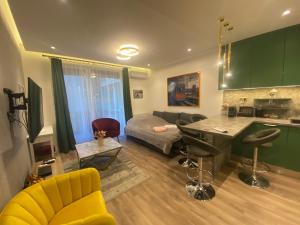 Ruang duduk di BudapestStyle Superior Family Apartman, Private Parking, Breakfast