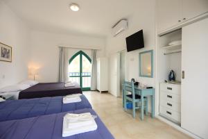 Postel nebo postele na pokoji v ubytování Axiothea Hotel