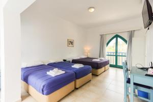 Postel nebo postele na pokoji v ubytování Axiothea Hotel