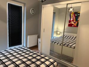 Ένα ή περισσότερα κρεβάτια σε δωμάτιο στο Cosy Apartment-Marine