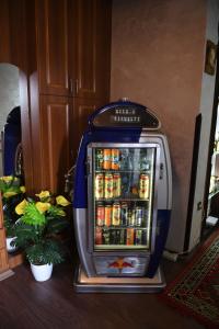 an old fashioned soda vending machine with drinks in it at Vila Darla in Berat