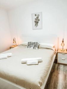 Кровать или кровати в номере Golden Place-Costa da Caparica