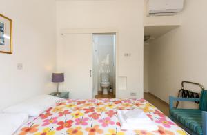 Postel nebo postele na pokoji v ubytování Axiothea Hotel