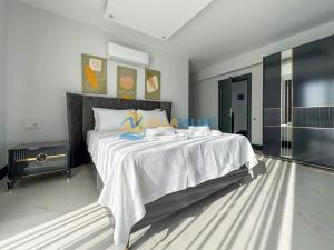 Postel nebo postele na pokoji v ubytování Galaxy Villas in Fethiye