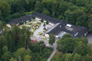 斯科平Rold StorKro的享有带花园的大房子的顶部景色