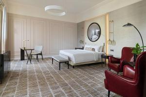 Rúm í herbergi á Tbilisi Marriott Hotel