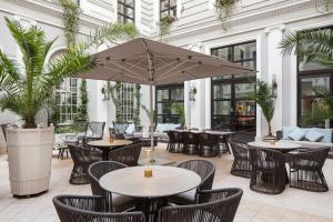 Veitingastaður eða matsölustaður á Tbilisi Marriott Hotel