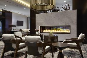 Posezení v ubytování Calgary Marriott Downtown Hotel