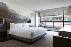 Postel nebo postele na pokoji v ubytování Calgary Marriott Downtown Hotel + 37 fotografií