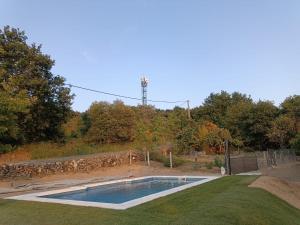 The swimming pool at or close to Casiñas de Acevedo