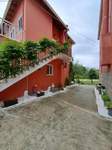 Budova, kde se apartmán nachází