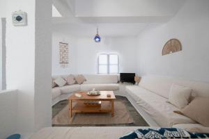 Ruang duduk di White Pearl Villa Kalymnos - 2bdr & Private Pool