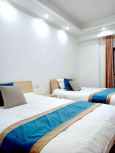 Una cama o camas en una habitación de One Meter Sunshine Hotel Xi'an Xianyang International Airport Flagship Store