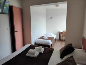 Postel nebo postele na pokoji v ubytování Hotel Au Val Doré
