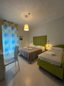 Postel nebo postele na pokoji v ubytování Hotel Leonardo
