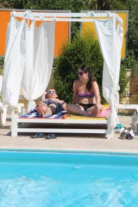 Majutusasutuse Kavos Central külastajad