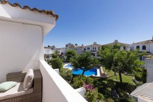 Bazén v ubytovaní 4 Bedroom Townhouse 200 meters from the Beach! alebo v jeho blízkosti