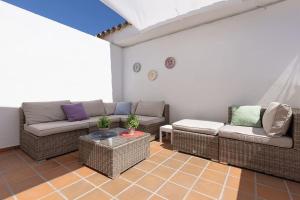 Posedenie v ubytovaní 4 Bedroom Townhouse 200 meters from the Beach!