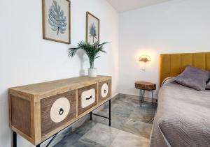 Posteľ alebo postele v izbe v ubytovaní 4 Bedroom Townhouse 200 meters from the Beach!