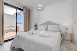 Posteľ alebo postele v izbe v ubytovaní 4 Bedroom Townhouse 200 meters from the Beach!