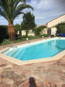 Bazén v ubytování Mon petit coin de paradis nebo v jeho okolí