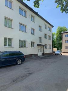 a building with a car parked in front of it at Valdemāra apartamenti in Valmiera