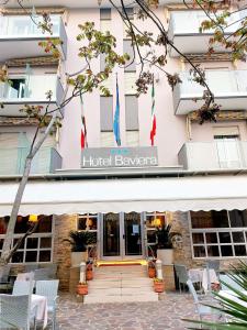 a hotel exterior with a sign that reads hotel everywhere at Hotel Baviera in Sottomarina