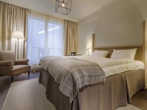 Hotel Bishops Arms Piteå tesisinde bir odada yatak veya yataklar