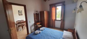 Posteľ alebo postele v izbe v ubytovaní Molivos Castle Apartments