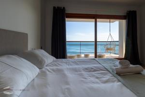 Ένα ή περισσότερα κρεβάτια σε δωμάτιο στο Vista Roses Mar - El Brancs