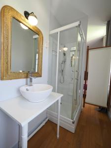 Koupelna v ubytování Le Jardin des Lys - Chambre d'hôte ou Appartement