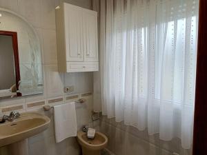 Koupelna v ubytování A Casa da bisavoa + 28 fotografií