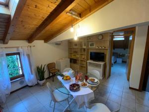 a living room with a table with food on it at Lory apartment in Bardolino