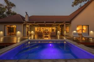 Bazén v ubytování Ukanyi Private Luxury Villa nebo v jeho okolí