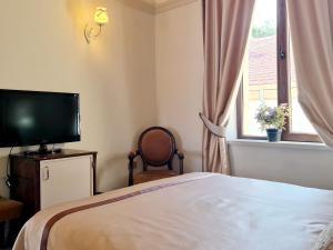 Телевизор и/или развлекательный центр в SOFIA BOUTIQUE HOTEL