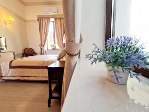 Кровать или кровати в номере SOFIA BOUTIQUE HOTEL