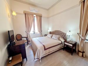 Телевизор и/или развлекательный центр в SOFIA BOUTIQUE HOTEL