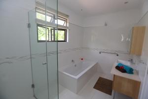 Kamar mandi di La Vue