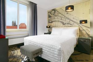 Postel nebo postele na pokoji v ubytování Le Méridien Grand Hotel Nürnberg