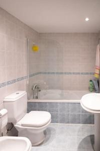 Ένα μπάνιο στο Apartamento playa Castellón +8 φωτογραφίες